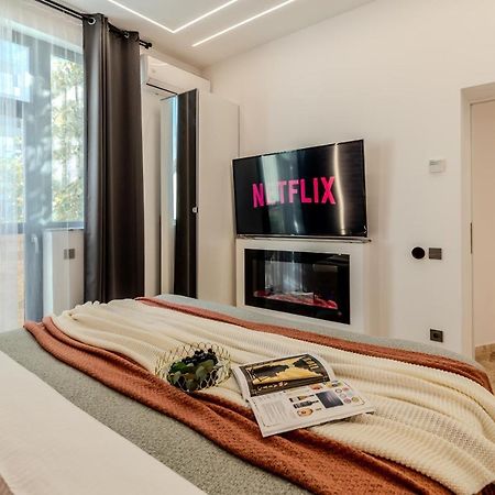 Luxury Living: Smart 2Br Apartment At Unirii Square Bükreş Dış mekan fotoğraf
