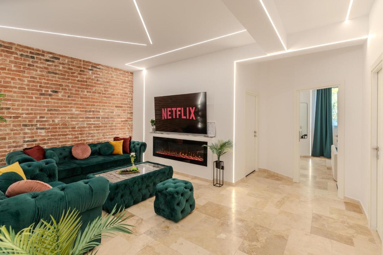 Luxury Living: Smart 2Br Apartment At Unirii Square Bükreş Dış mekan fotoğraf