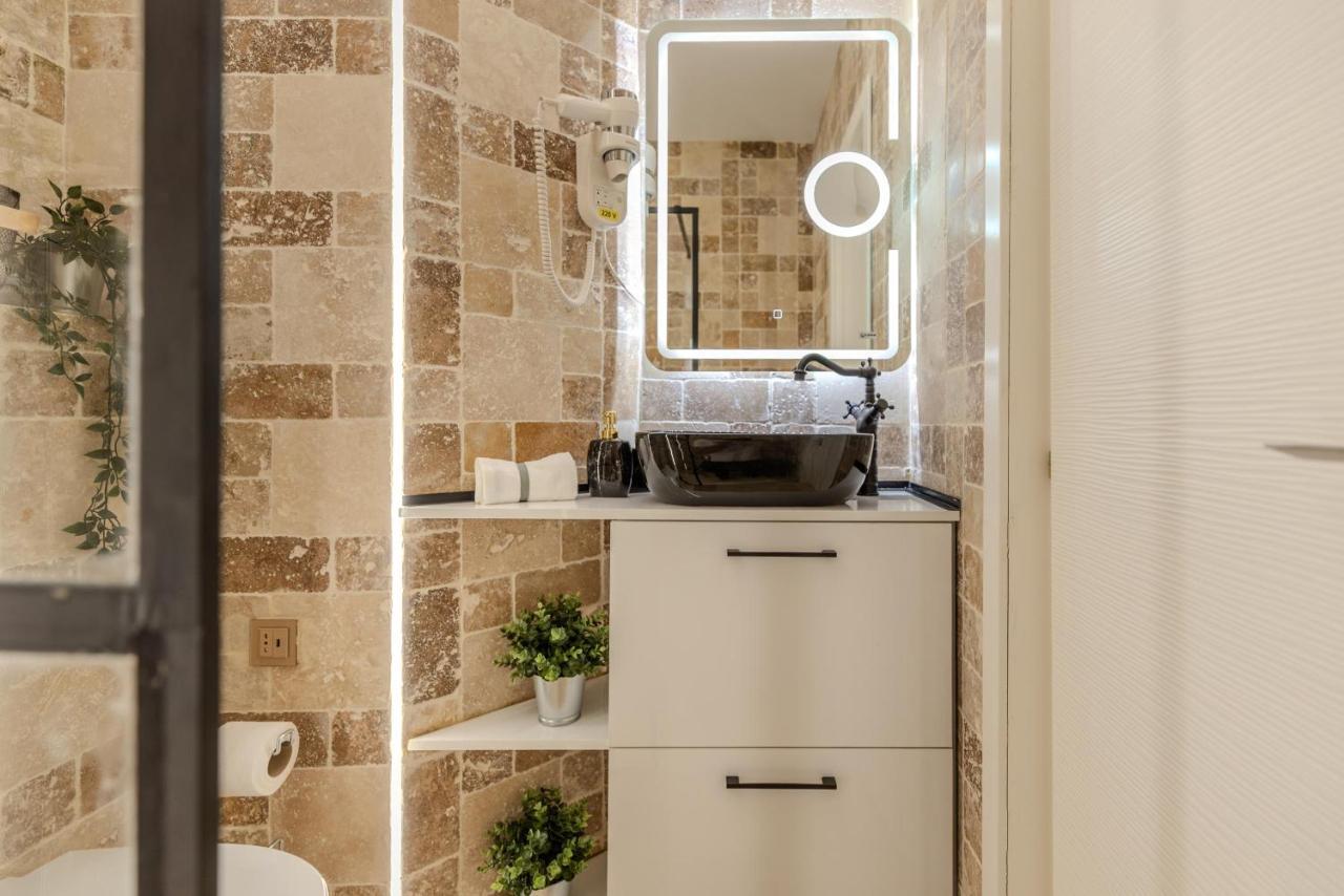 Luxury Living: Smart 2Br Apartment At Unirii Square Bükreş Dış mekan fotoğraf