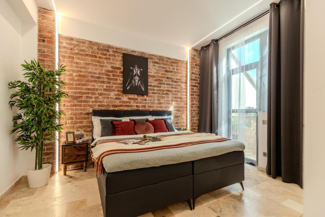 Luxury Living: Smart 2Br Apartment At Unirii Square Bükreş Dış mekan fotoğraf
