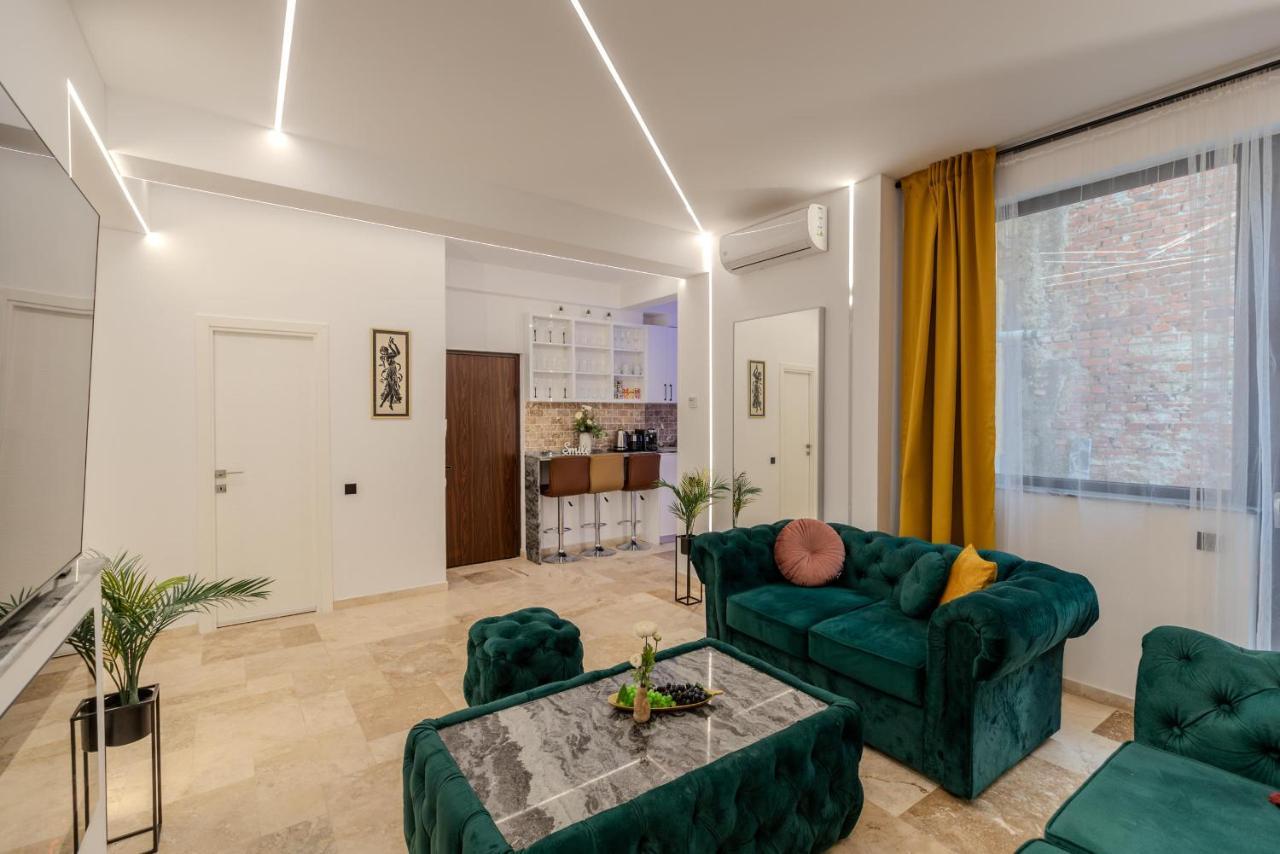 Luxury Living: Smart 2Br Apartment At Unirii Square Bükreş Dış mekan fotoğraf