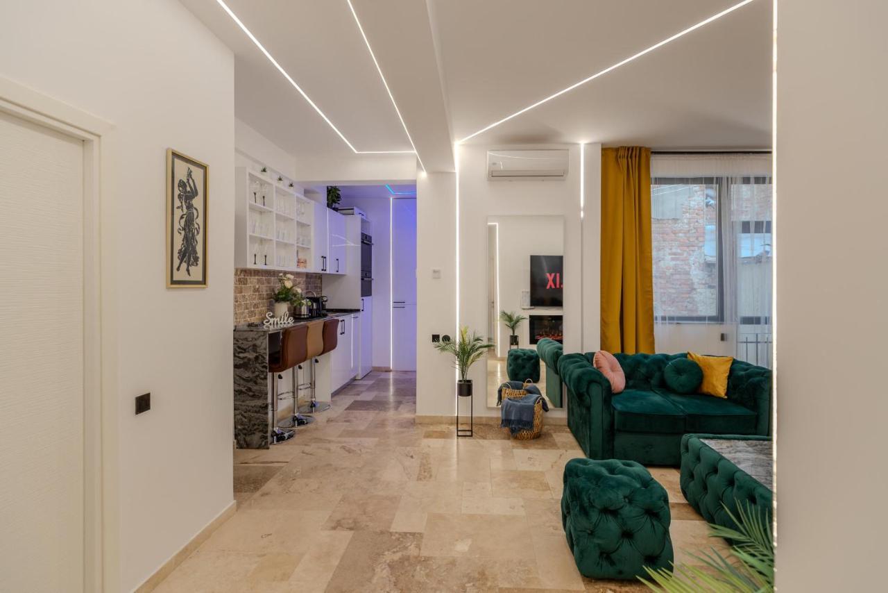 Luxury Living: Smart 2Br Apartment At Unirii Square Bükreş Dış mekan fotoğraf