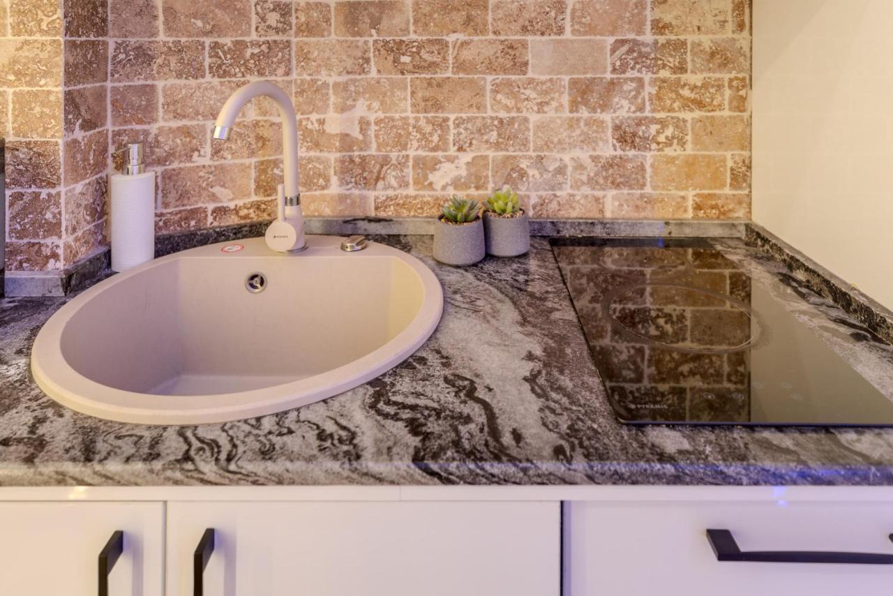 Luxury Living: Smart 2Br Apartment At Unirii Square Bükreş Dış mekan fotoğraf