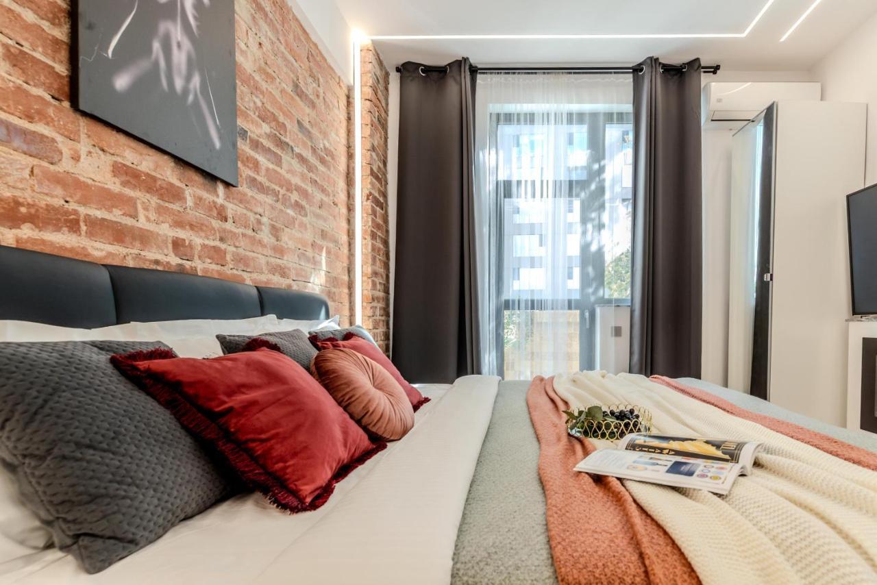 Luxury Living: Smart 2Br Apartment At Unirii Square Bükreş Dış mekan fotoğraf