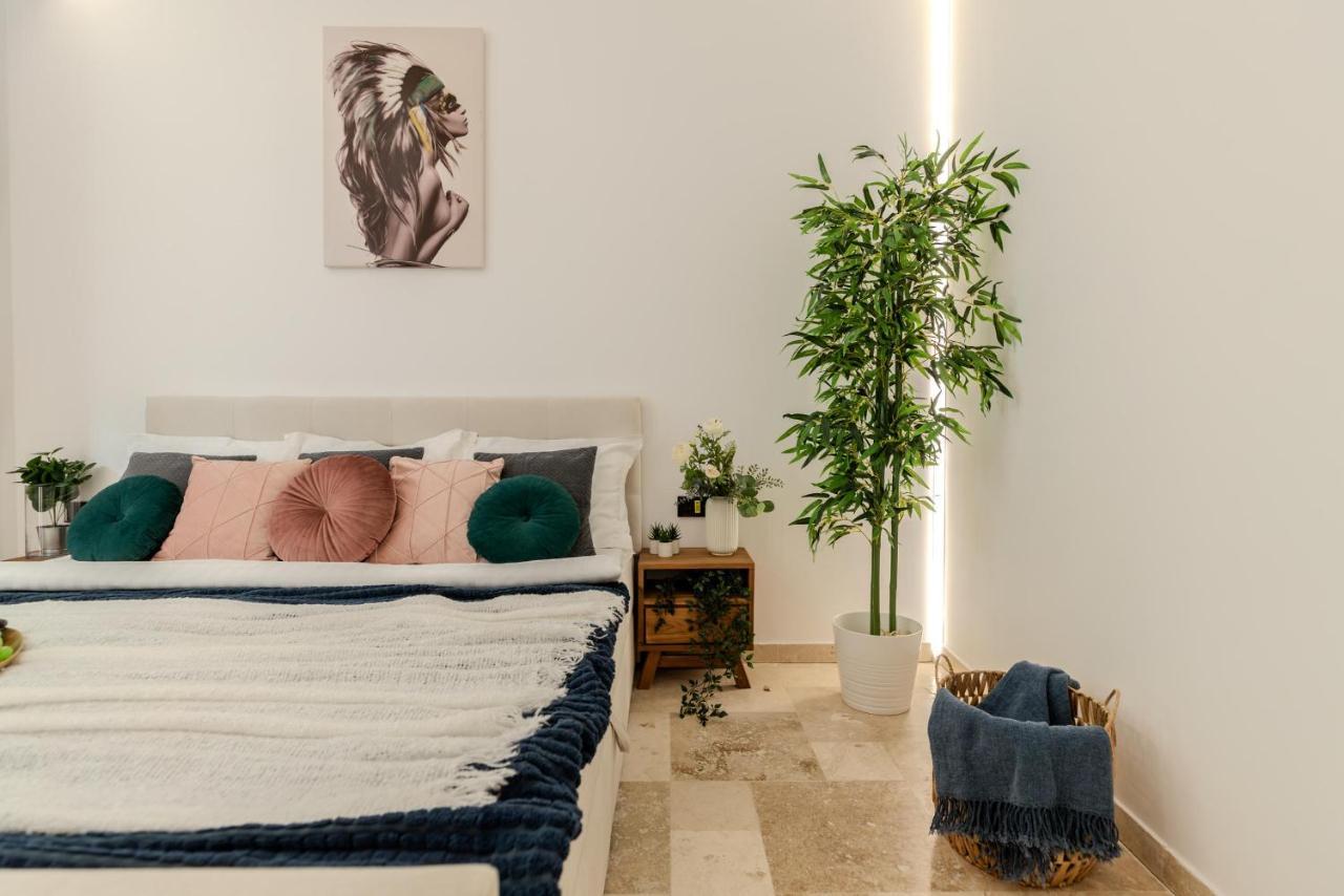Luxury Living: Smart 2Br Apartment At Unirii Square Bükreş Dış mekan fotoğraf