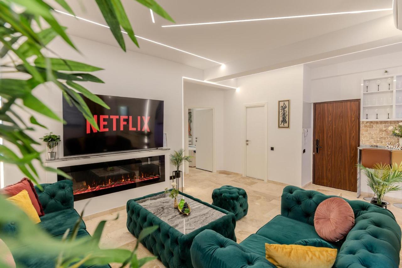 Luxury Living: Smart 2Br Apartment At Unirii Square Bükreş Dış mekan fotoğraf