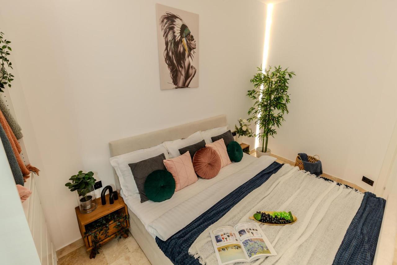 Luxury Living: Smart 2Br Apartment At Unirii Square Bükreş Dış mekan fotoğraf