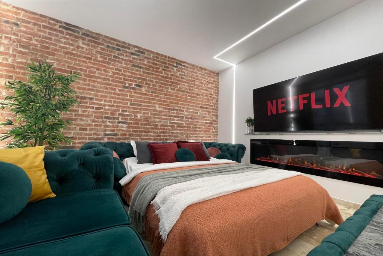 Luxury Living: Smart 2Br Apartment At Unirii Square Bükreş Dış mekan fotoğraf