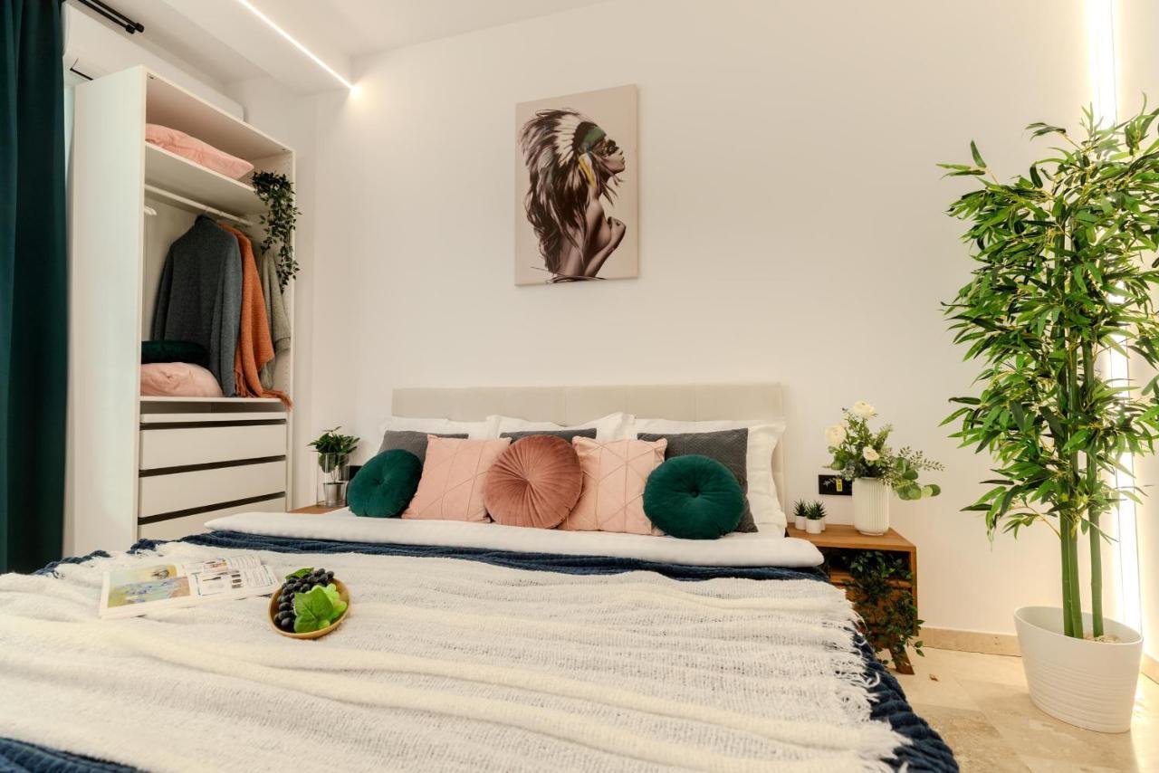 Luxury Living: Smart 2Br Apartment At Unirii Square Bükreş Dış mekan fotoğraf