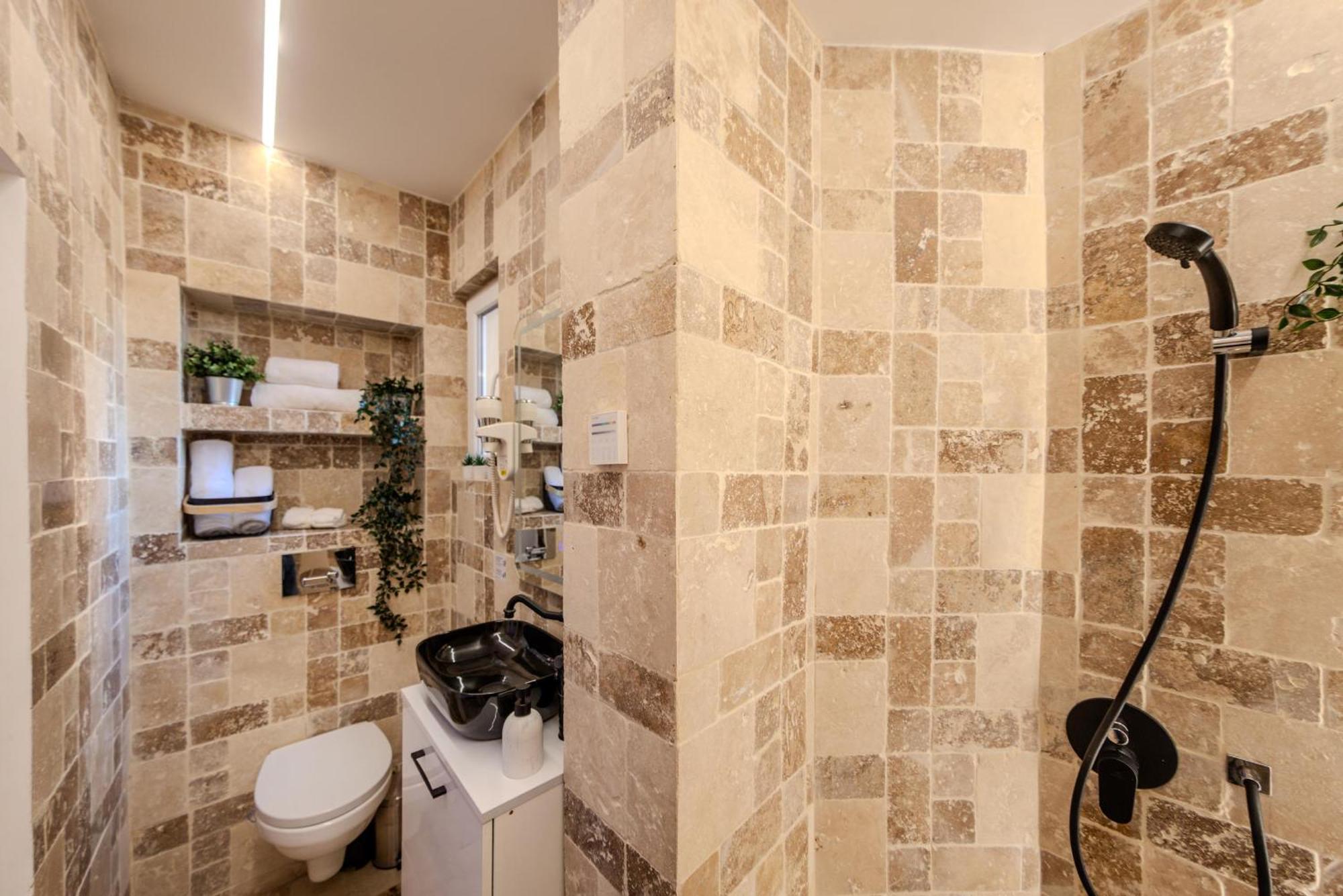 Luxury Living: Smart 2Br Apartment At Unirii Square Bükreş Dış mekan fotoğraf