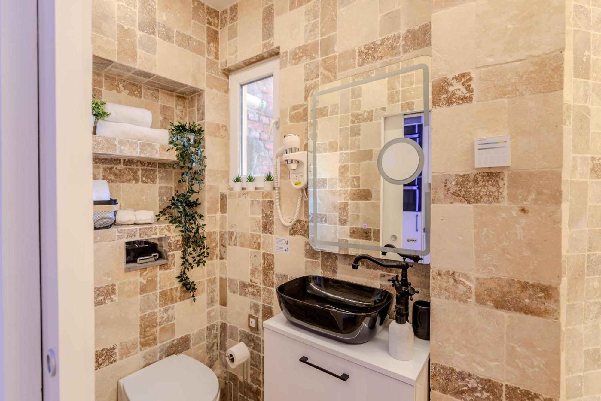 Luxury Living: Smart 2Br Apartment At Unirii Square Bükreş Dış mekan fotoğraf