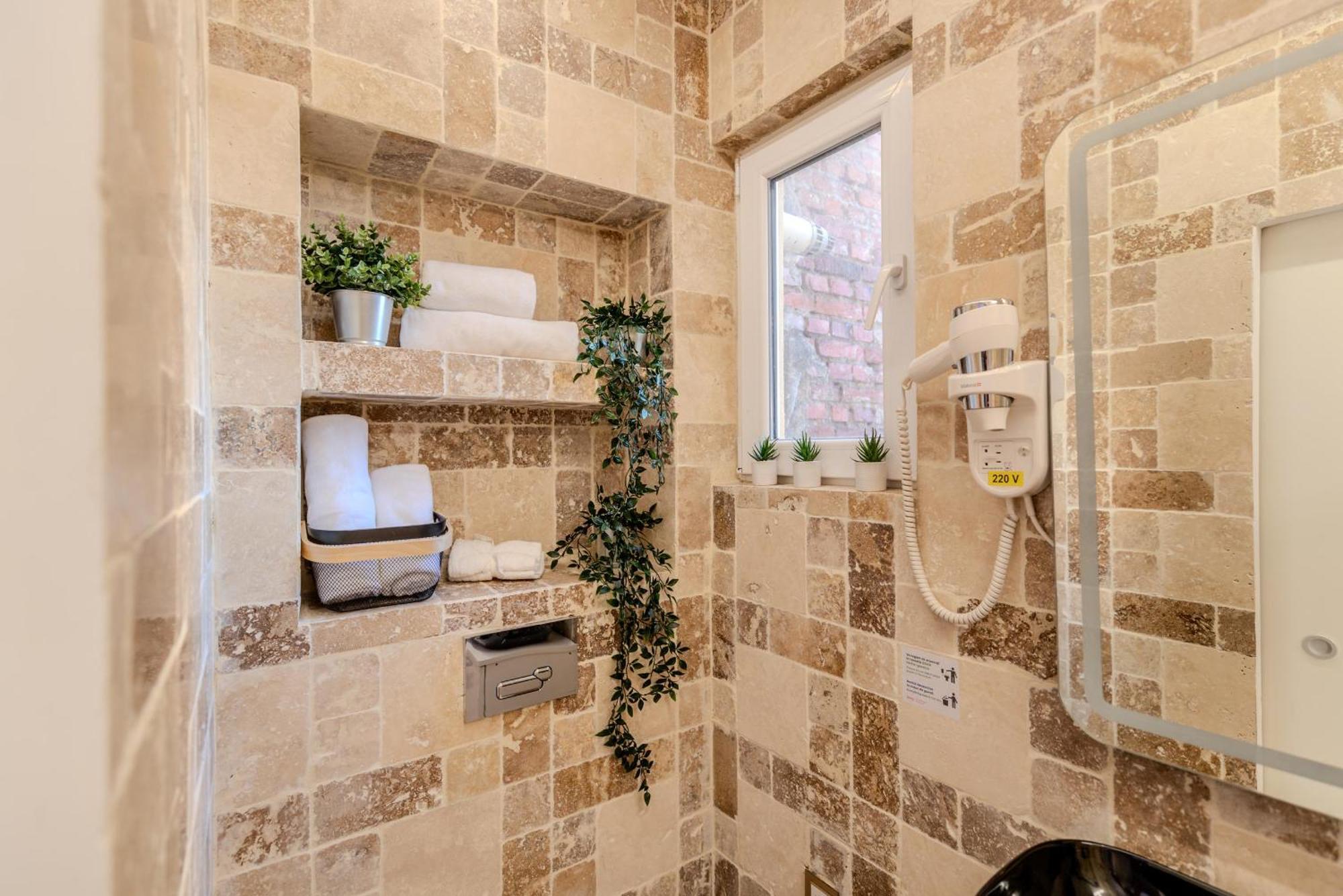 Luxury Living: Smart 2Br Apartment At Unirii Square Bükreş Dış mekan fotoğraf